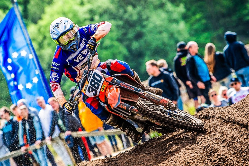 8b3bb45f-224e-4605-b3f9-9f50d278947d-2-1